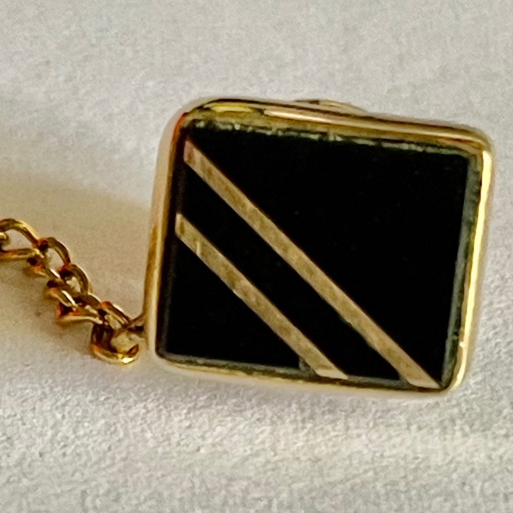 Beautiful Hand Made Men's Tie Tack 14 KT and Onyx Flat Bezel Set Stone